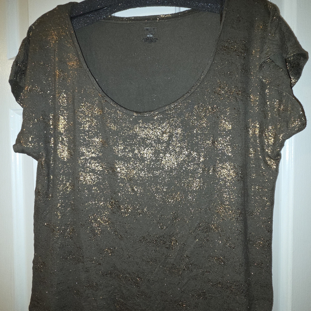 Jennifer Lopez: Green Metallic Glittering Gold Short Sleeve Top.  Size XL.